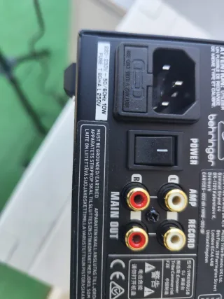 Mesa mezcladora DJ Behringer profesional