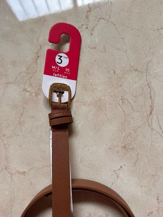 Cinturón marrón fino de mujer