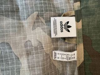 Cazadora corta Adidas camuflaje