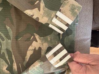 Cazadora corta Adidas camuflaje