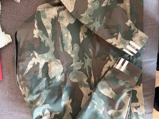 Cazadora corta Adidas camuflaje