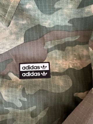 Cazadora corta Adidas camuflaje