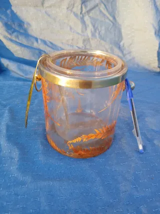 Hielera Vintage con Asa Dorada y Helechos