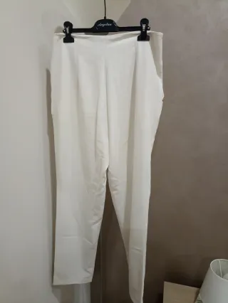 Pantaloni donna bianchi.