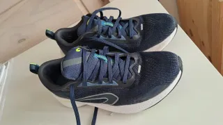 Zapatillas running Kiprun azul y blanco