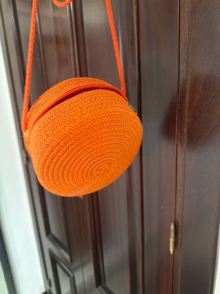 Bolso redondo tejido naranja