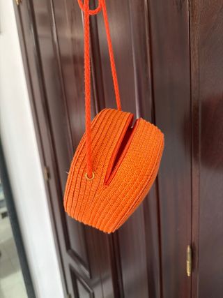 Bolso redondo tejido naranja