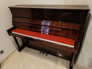 Piano Petrof
