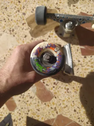 Ejes de skate KRUX  con ruedas y rodamientos