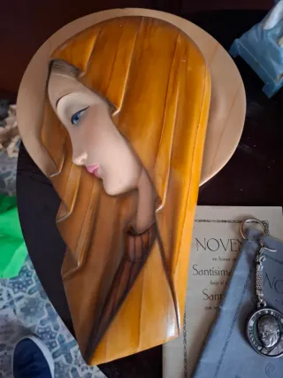 Lote de artículos religiosos.