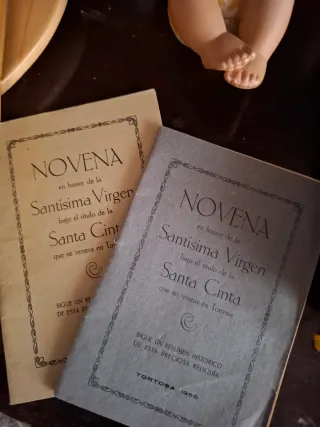 Lote de artículos religiosos.