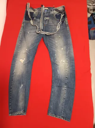 Pantalones vaqueros DENIM desgastados con tirantes