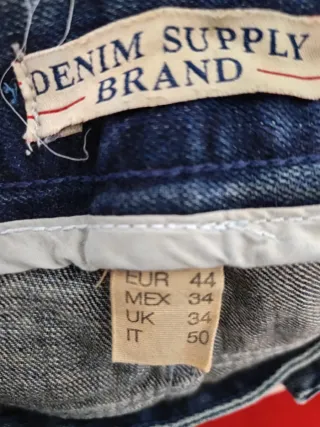 Pantalones vaqueros DENIM desgastados con tirantes