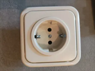 3 Enchufes Eléctricos Blancos