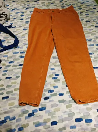 Pantalones naranjas