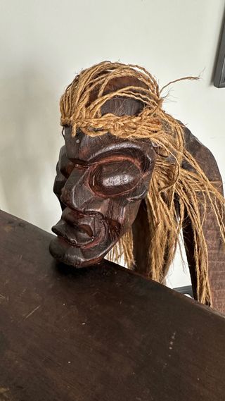 Torre CD tallada a mano