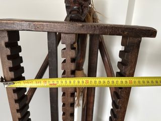 Torre CD tallada a mano