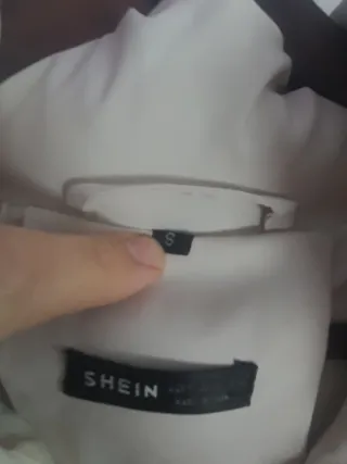 Plumas chica beige con capucha