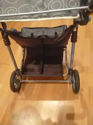 Cochecito gemelar gris