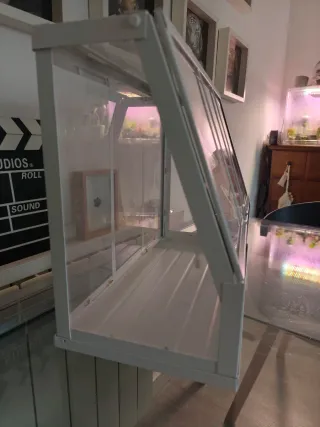 Mini invernadero blanco