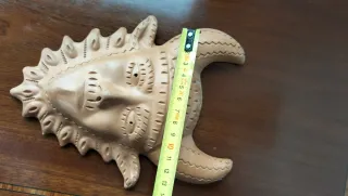 Máscara étnica de arcilla