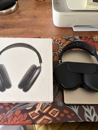 AirPods Max Apple Grigio Siderale preferenza in mano