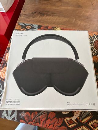 AirPods Max Apple Grigio Siderale preferenza in mano