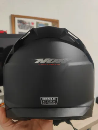 Casco de moto negro mate