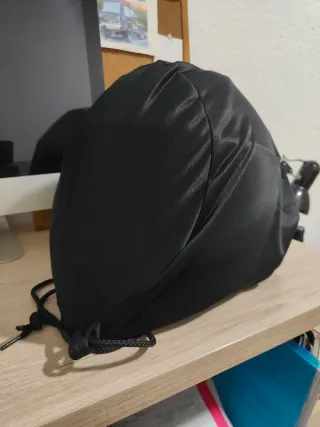 Casco de moto negro mate