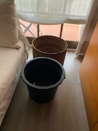 Macetas grandes mimbre y plástico