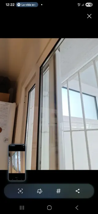 Ventana de aluminio con reja de hierro, de herrero