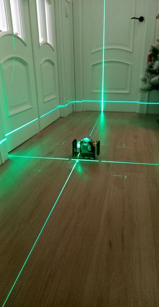 NIVEL LASER 12 LINEAS, CARGADOR Y BATERIA ¡NUEVO!