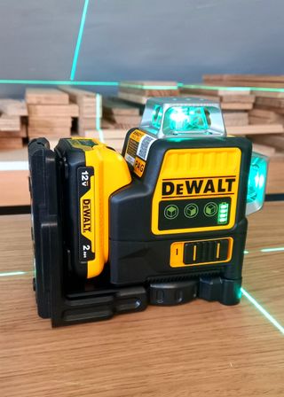 NIVEL LASER 12 LINEAS, CARGADOR Y BATERIA ¡NUEVO!