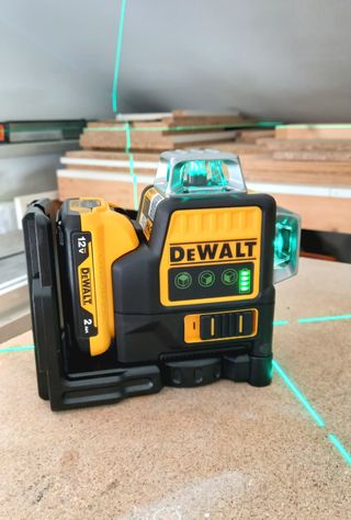 NIVEL LASER 12 LINEAS, CARGADOR Y BATERIA ¡NUEVO!