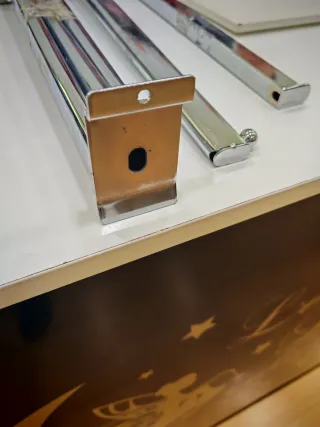 Colgadores metálicos y de plástico