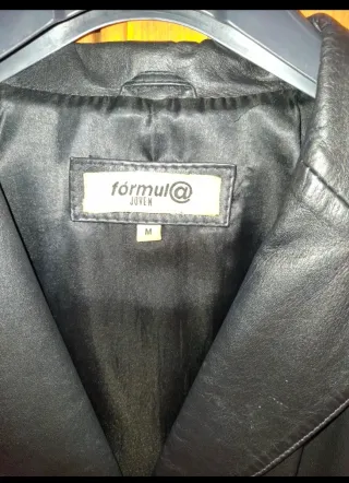 Chaqueta de piel negra