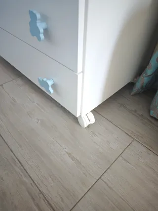 Cómoda con bañera para bebes.MARCA TRAMA.