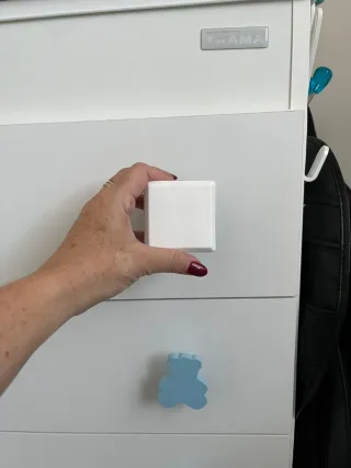 Cómoda con bañera para bebes.MARCA TRAMA.