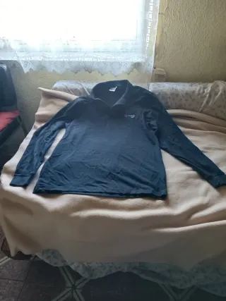 Sudadera y camisa negra manga larga
