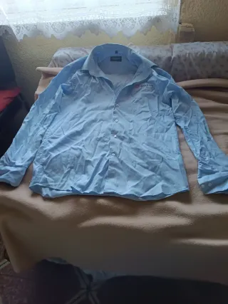 Sudadera y camisa negra manga larga