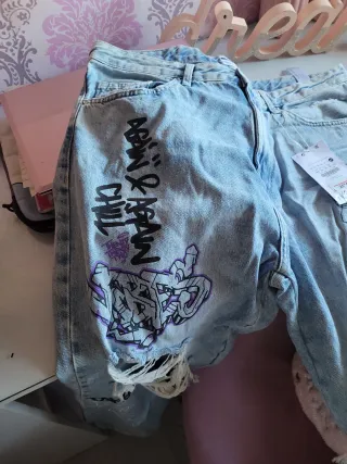 Pantalón Bershka Talla 46 Roto Graffiti