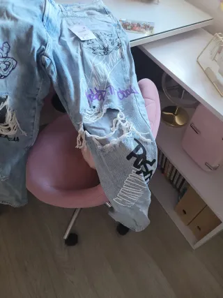 Pantalón Bershka Talla 46 Roto Graffiti