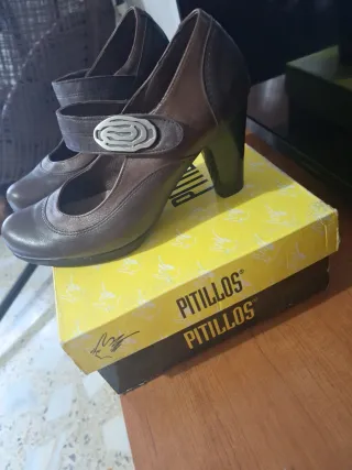 Zapatos de tacón marrones