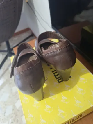 Zapatos de tacón marrones