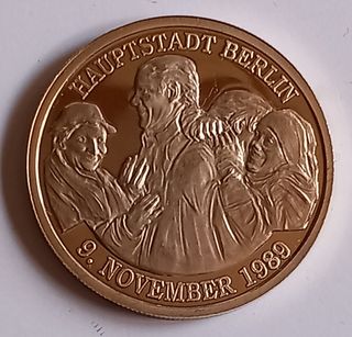 Moneda Conmemorativa muro de Berlín chapada en oro