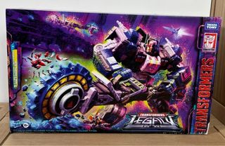 Transformers Legacy Metroplex Titan Class