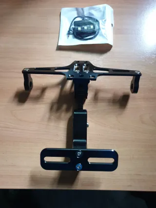 Portamatriculas corto moto negro