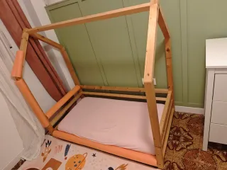 Cuna Tipi/casita Madera 35€ con colchón 55€