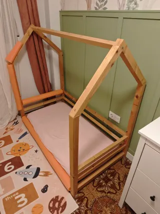 Cuna Tipi/casita Madera 35€ con colchón 55€