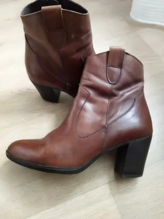 Botines de cuero marrones